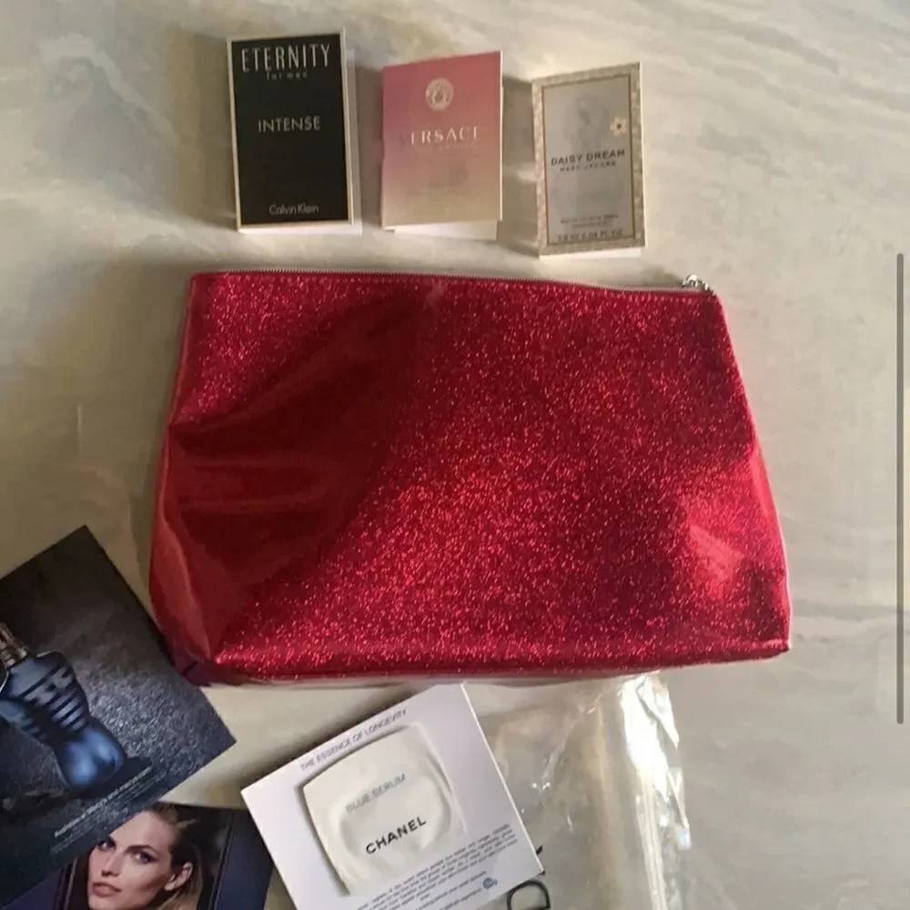 🎉1 hr sale 🎉 sparkly makeup bag & goodie’s
